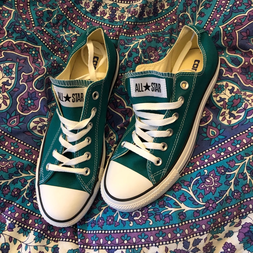 Converse low top shoe!